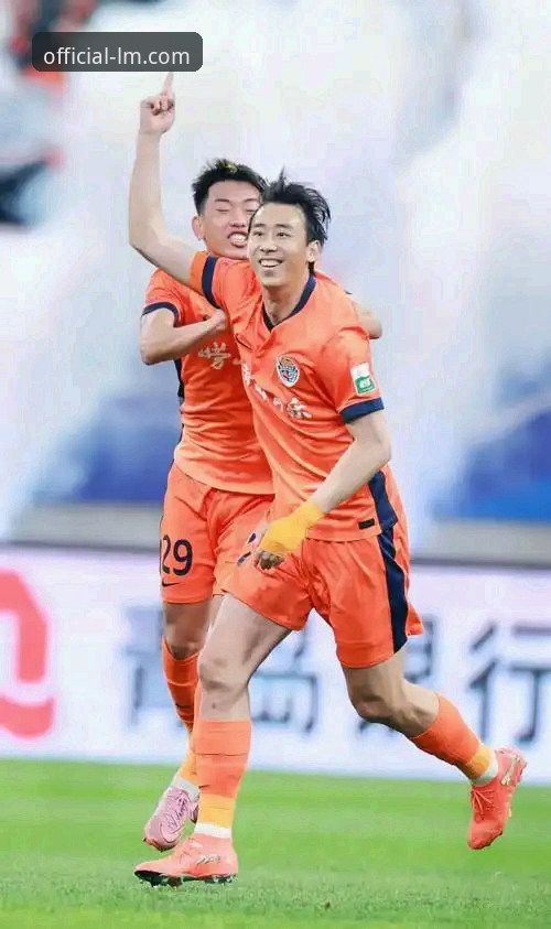 LM体育正版APP LM体育官网观赛必备知识:深度解析青岛海牛3-1终结13年不胜海港的战术密码